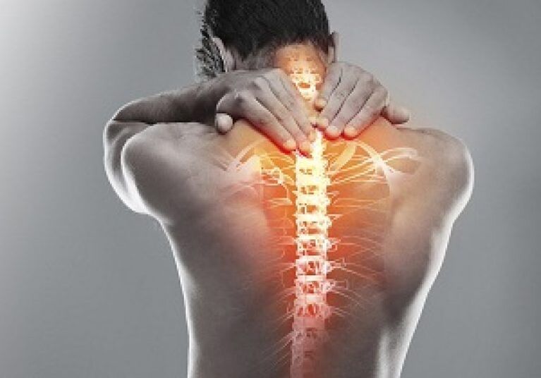 A mellkasi osteochondrosis esetén a csigolyák csontszövetének szerkezete megváltozik